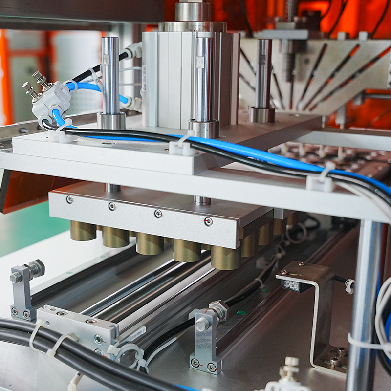Máquina de carregamento e alimentação de recipientes de alumínio cosmético totalmente automático